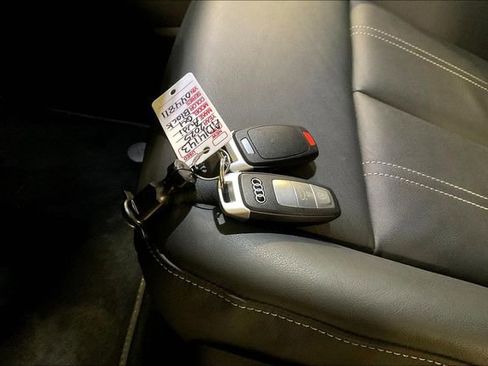 Used 2025 Audi Q4 e-tron Premium Plus w/ Premium Plus image 11