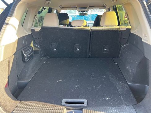 Used 2023 Nissan Rogue SV image 9