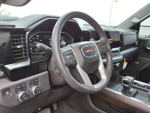 Used 2025 GMC Sierra 1500 SLT w/ SLT Convenience Package image 9