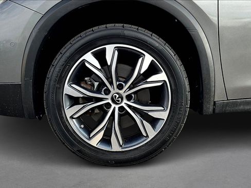 Used 2017 INFINITI QX30 Premium w/ Navigation Package image 8