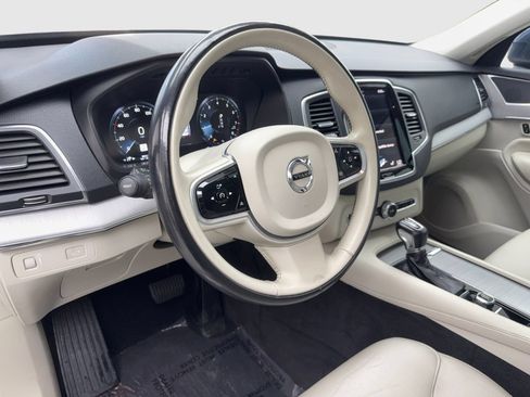 Used 2022 Volvo XC90 T5 Momentum w/ Climate Package FWD image 18
