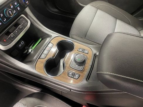 Used 2023 GMC Acadia SLE w/ Driver Convenience Package image 17