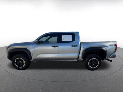 Used 2025 Toyota Tacoma TRD Off-Road image 9