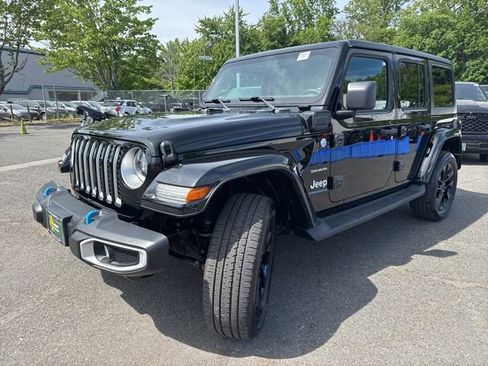 Used 2023 Jeep Wrangler Unlimited Sahara w/ Cold Weather Group AWD/4WD image 3