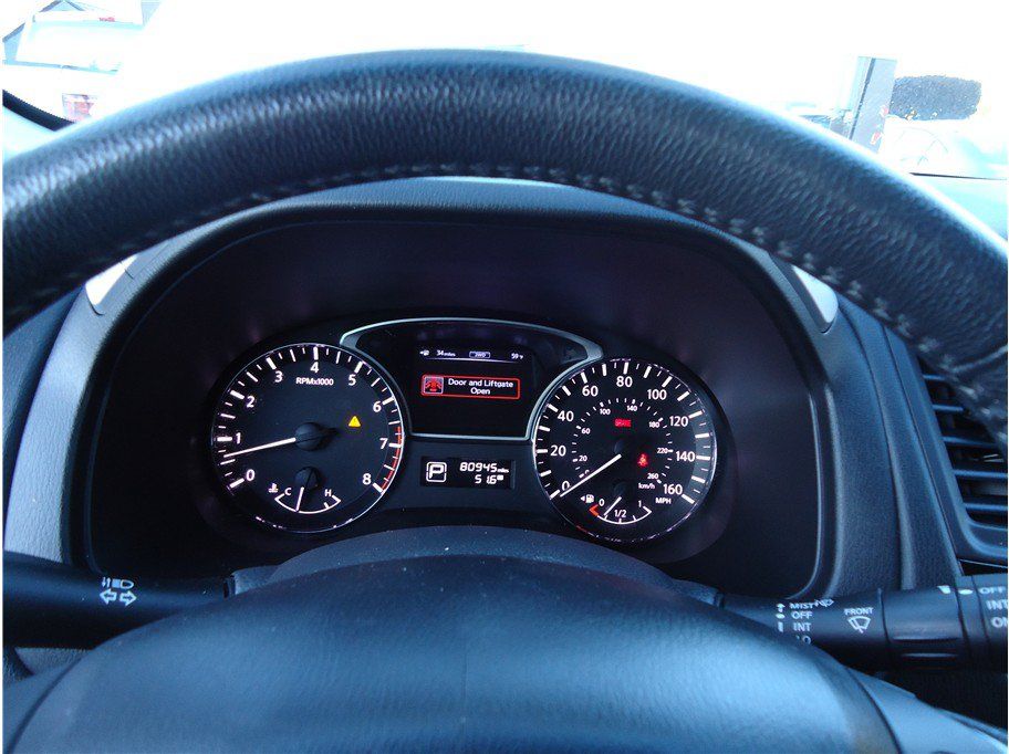 Used 2013 Nissan Pathfinder SV AWD/4WD image 25