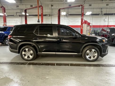 Used 2025 Honda Pilot EX-L image 7