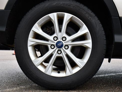 Used 2017 Ford Escape SE image 32