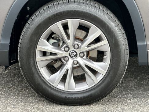 Used 2016 Toyota Highlander Plus w/ Preferred Accessory Package FWD image 36