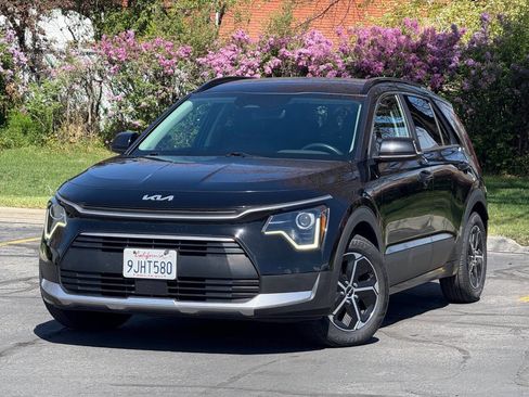 Used 2024 Kia Niro EX image 1