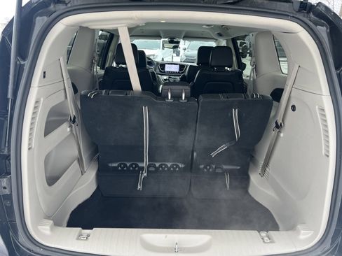 Used 2024 Chrysler Pacifica Touring-L image 5