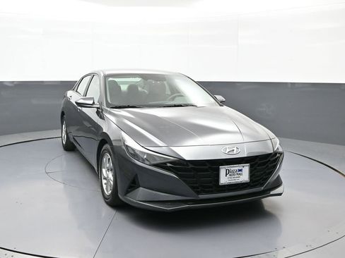 Certified 2021 Hyundai Elantra SE FWD image 3