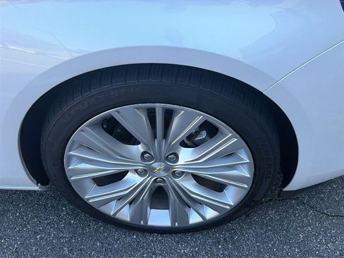 Used 2017 Chevrolet Impala Premier w/ Enhanced Convenience Package FWD image 6