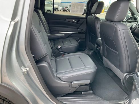 Used 2025 Chevrolet Traverse LT image 23