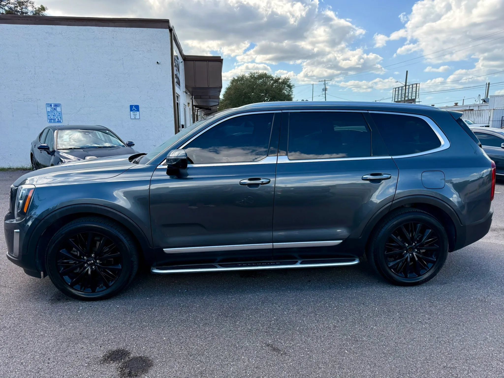 Used 2020 Kia Telluride SX FWD image 2