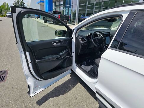 Used 2024 Ford Edge SE w/ Black Appearance Package AWD/4WD image 18