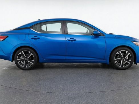 Used 2025 Nissan Sentra SV FWD image 11