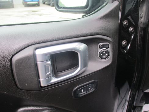 Used 2024 Jeep Wrangler Unlimited Rubicon AWD/4WD image 13