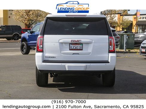 Used 2017 GMC Yukon SLT image 3