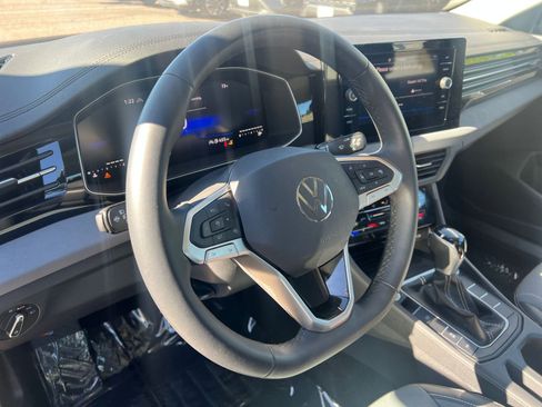 Used 2025 Volkswagen Jetta SE image 28