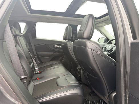 Used 2022 Jeep Cherokee Trailhawk w/ Sun & Sound Group AWD/4WD image 25