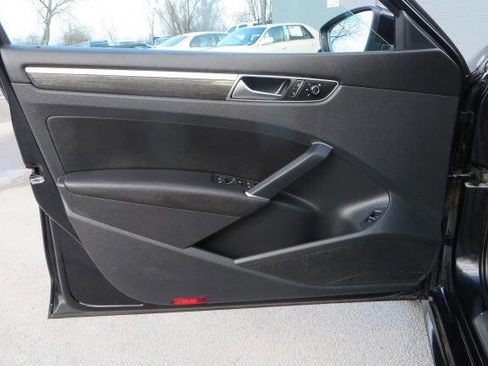 Used 2017 Volkswagen Passat 1.8T SE image 9