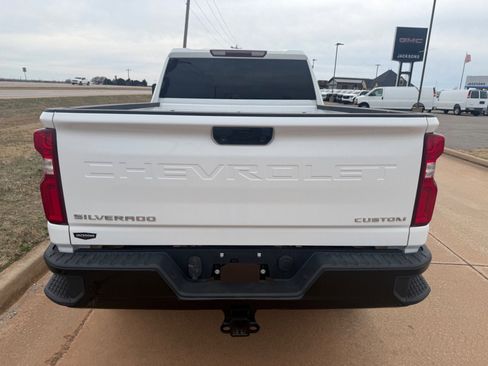 Used 2020 Chevrolet Silverado 2500 Custom w/ Custom Value Package image 4