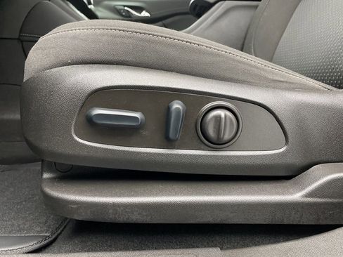 Certified 2023 GMC Acadia SLE w/ Driver Convenience Package image 23