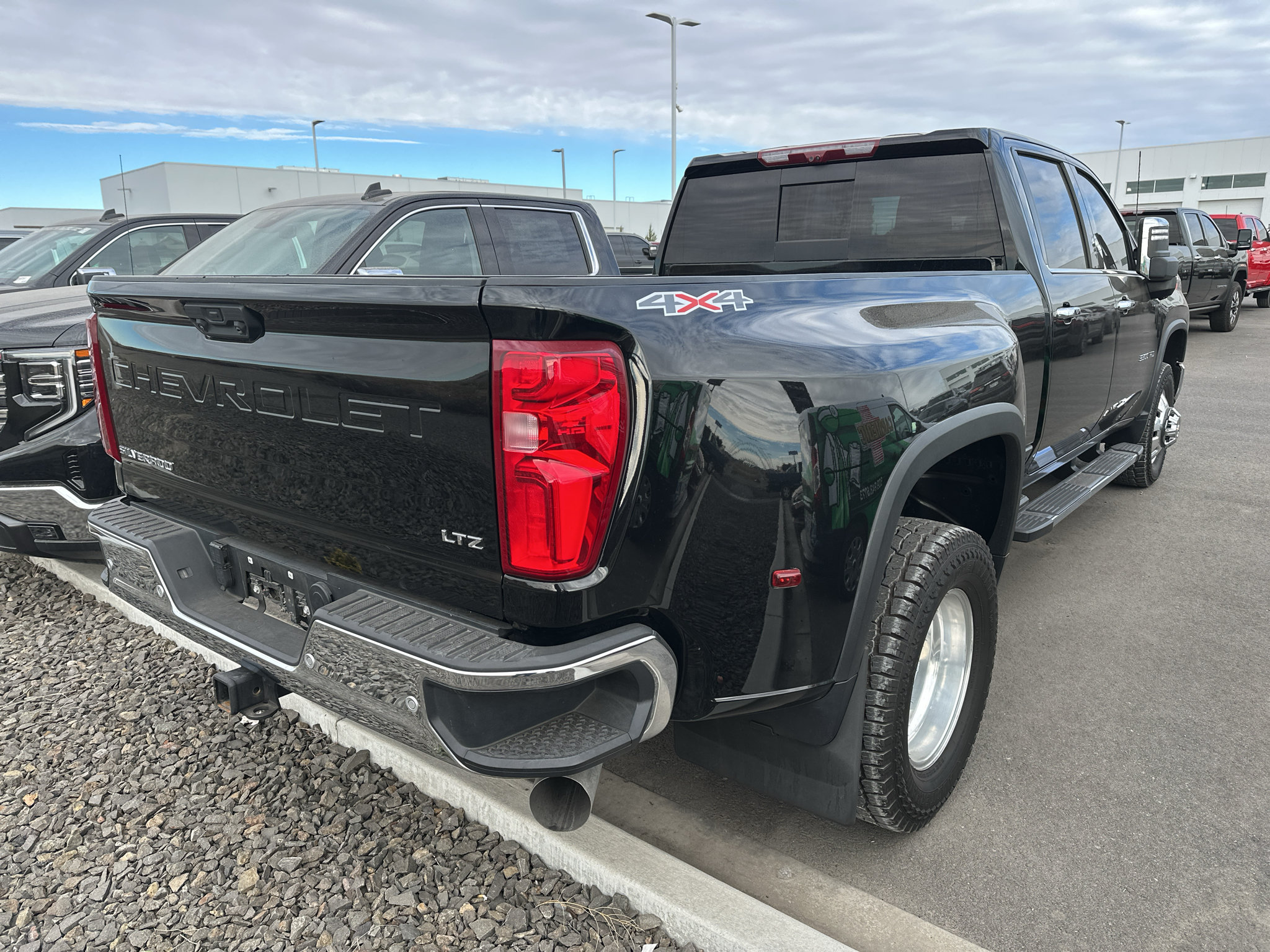 Used 2024 Chevrolet Silverado 3500 LTZ w/ LTZ Plus Package AWD/4WD image 4