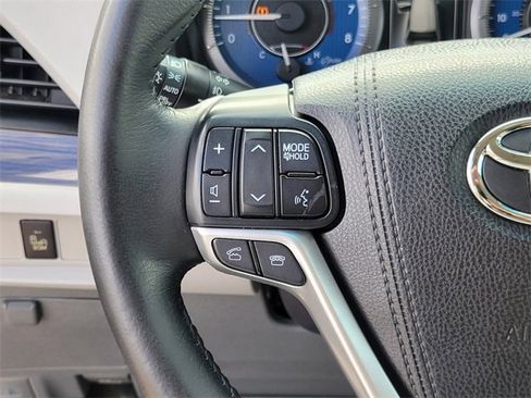 Used 2015 Toyota Sienna XLE image 19