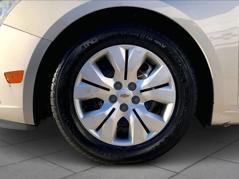 Used 2014 Chevrolet Cruze LS image 11