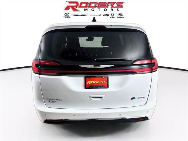 Certified 2024 Chrysler Pacifica Limited FWD image 7
