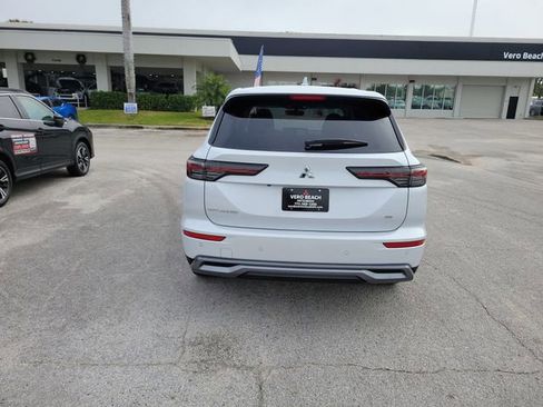 New 2026 Mitsubishi Outlander SE image 5