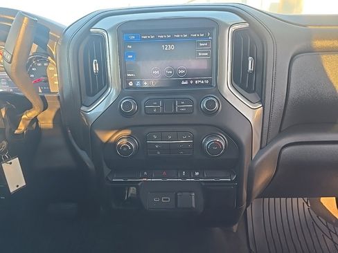 Used 2020 Chevrolet Silverado 1500 LT image 25