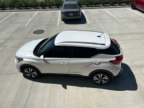 Used 2020 Nissan Kicks SV image 8
