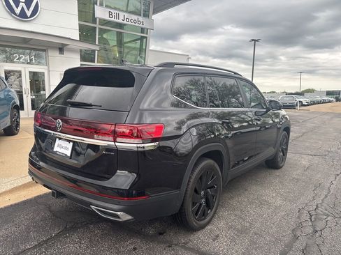 Used 2024 Volkswagen Atlas SE w/ Black Wheel Package AWD/4WD image 10