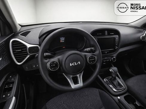 Used 2025 Kia Soul LX w/ LX Technology Package FWD image 11