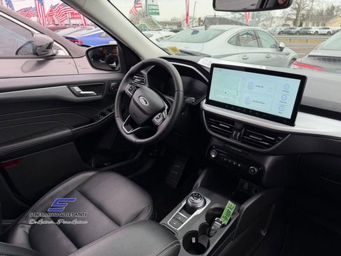 Used 2025 Ford Escape Platinum AWD/4WD image 18