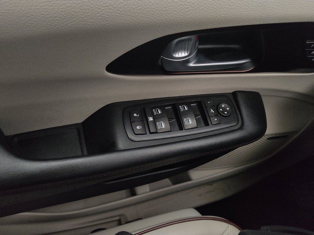 Used 2017 Chrysler Pacifica Limited FWD image 27