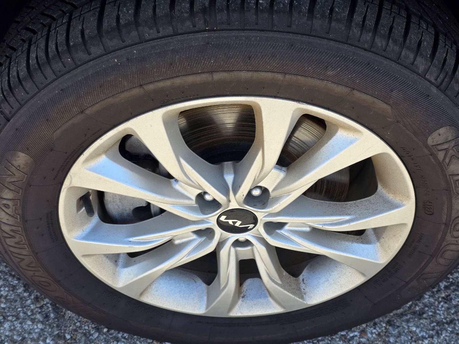 Used 2022 Kia Telluride LX FWD image 47