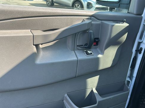 Used 2018 Chevrolet Express 3500 LT w/ LT Preferred Equipment Group image 12