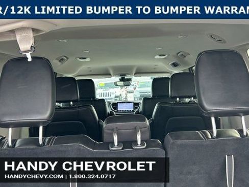 Used 2024 Chrysler Pacifica Touring-L image 16