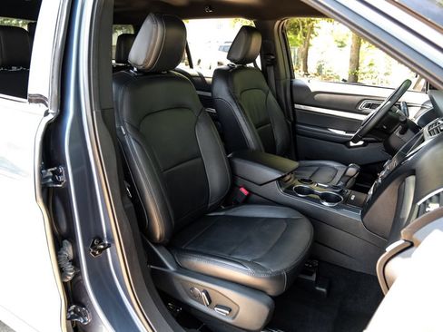 Used 2018 Ford Explorer XLT w/ Equipment Group 202A FWD image 44