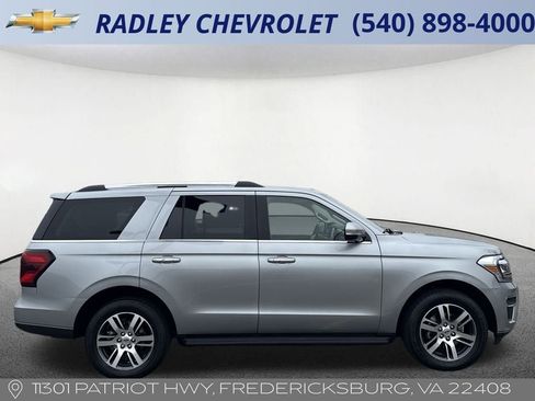 Used 2024 Ford Expedition Limited image 6