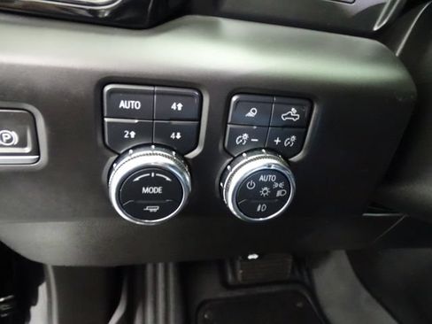 Used 2023 GMC Sierra 1500 AT4 w/ AT4 Preferred Package AWD/4WD image 11