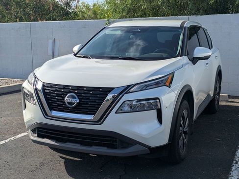 Used 2021 Nissan Rogue SV FWD image 2