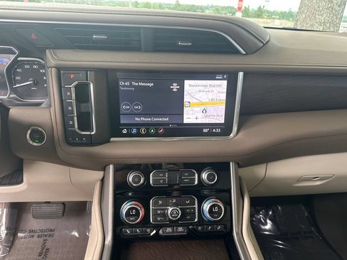 Used 2021 GMC Yukon Denali w/ Denali Ultimate Package AWD/4WD image 20