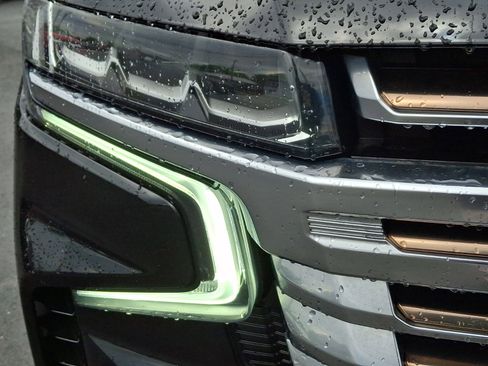Used 2021 Chevrolet Suburban High Country w/ Premium Package AWD/4WD image 9