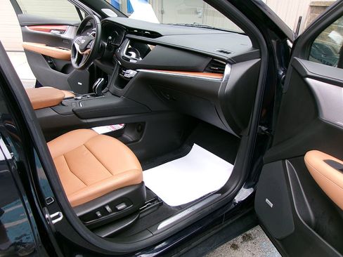 Used 2021 Cadillac XT5 Premium Luxury w/ LPO, Floor Liner Package image 12