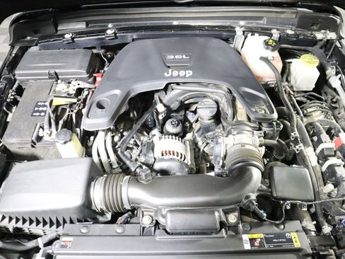 Used 2021 Jeep Gladiator Sport image 16