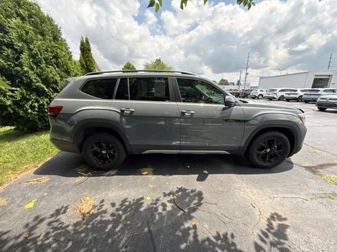 Used 2024 Volkswagen Atlas Peak Edition SE AWD/4WD image 8